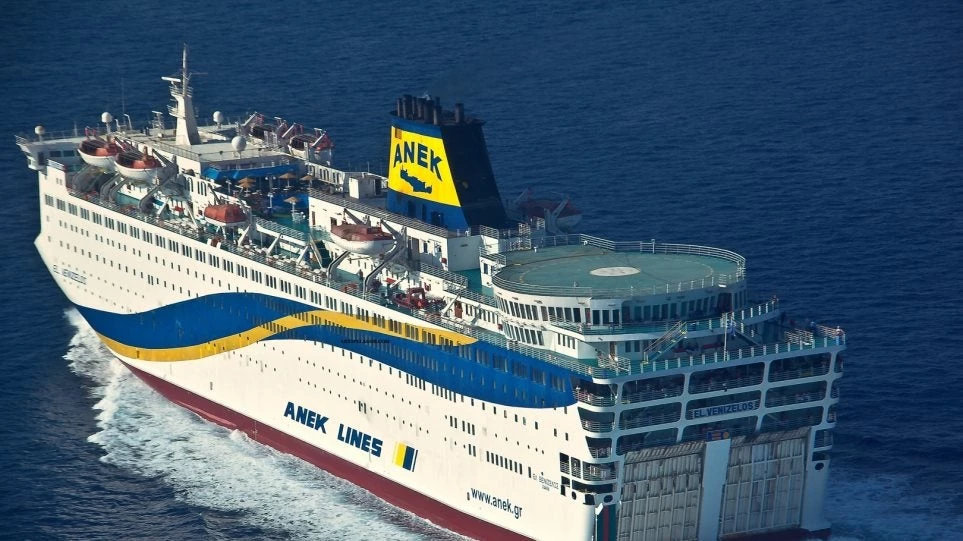 Έκτακτο: Φωτιά στο πλοίο «Ελευθέριος Βενιζέλος» με προορισμό τα Χανιά- Επιστρέφει στον Πειραιά